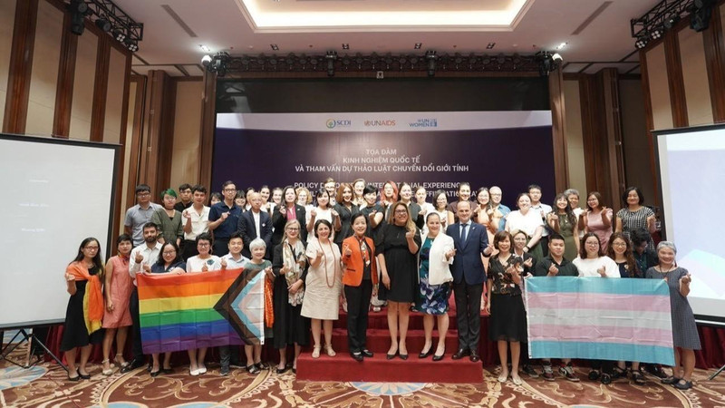 Les participants du colloque. Photo: thoidai.com.vn