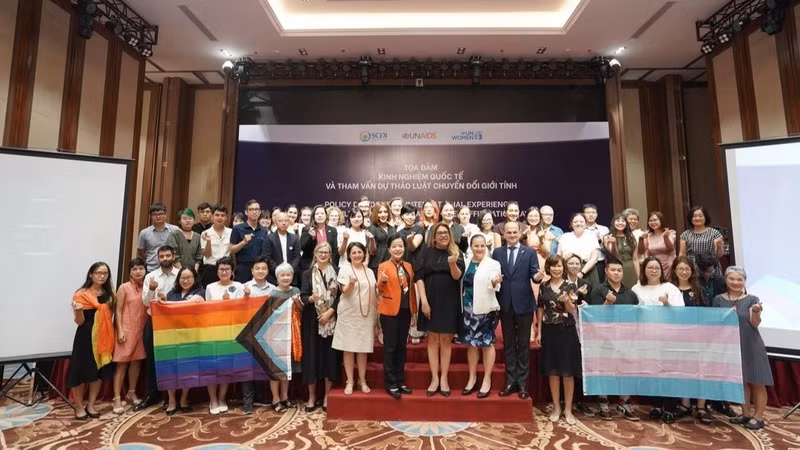 Les participants du colloque. Photo: thoidai.com.vn