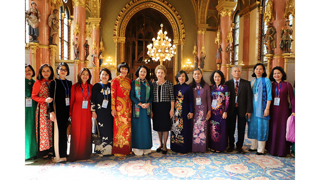 Le forum a réuni des femmes déléguées de 21 pays, dont le Vietnam. Photo : thoidai.com.vn 