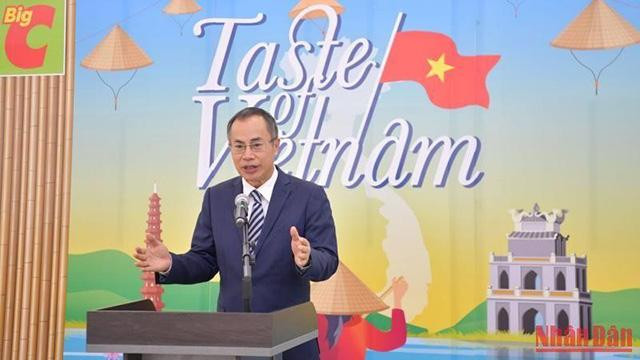 L’ambassadeur du Vietnam en Thaïlande, Phan Chi Thanh s'exprime lors de l'événement. Photo: NDEL