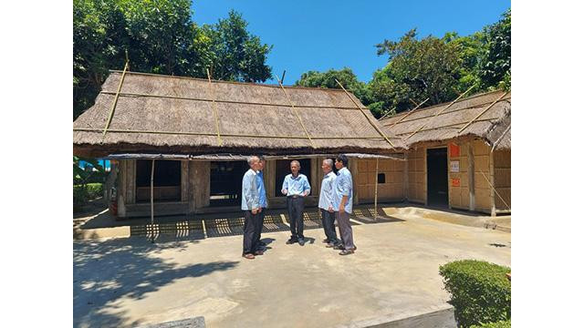 La zone commémorative de feu Secrétaire général du PCV Lê Hông Phong attire de nombreux visiteurs. Photo : NDEL.