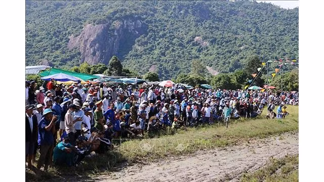 L'événement a attiré des milliers de visiteurs et d’habitants locaux. Photo : VNA.
