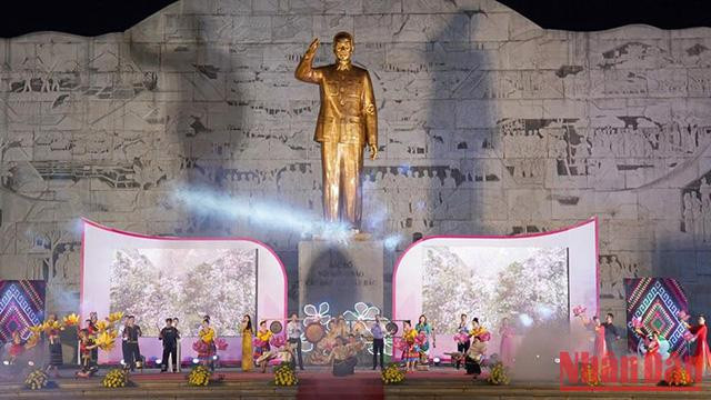 Son La met à l’honneur la danse « xòe Thái ». Photo: NDEL