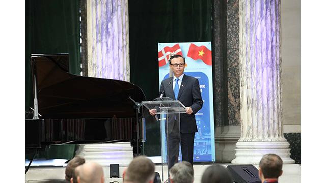 L'ambassadeur Luong Thanh Nghi s'exprime lors du Forum d’entreprises Vietnam - Danemark. Photo : baoquocte.vn