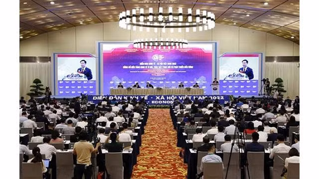 Le Président de l’Assemblée nationale du Vietnam, Vuong Dinh Huê, s'exprime lors du forum. Photo : VNA.