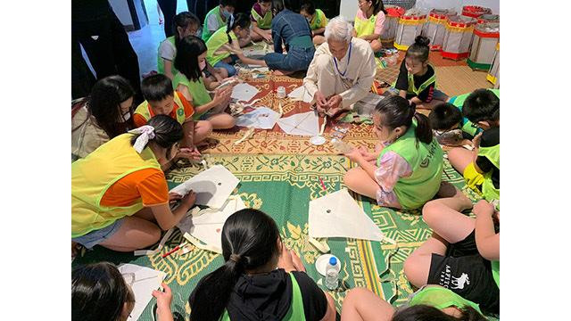 Le programme "Fête de la Mi-automne" au Musée d’ethnographie du Vietnam attire souvent de nombreux enfants. Photo : Linh Vi/NDEL.
