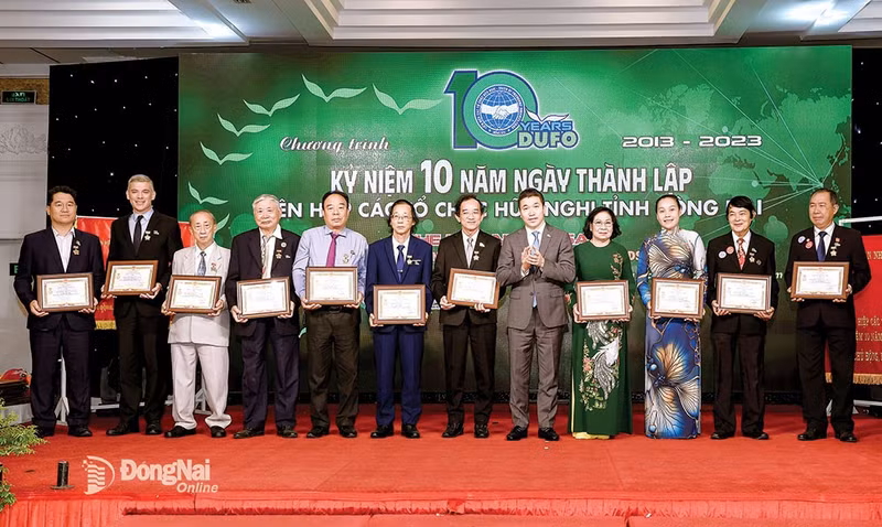 L'Union des organisations d'amitié de Dong Nai a établi des liens avec 60 organisations non gouvernementales étrangères (ONG) ainsi que des entreprises à capitaux étrangers (IDE) et des associations étrangères. Photo: thoidai