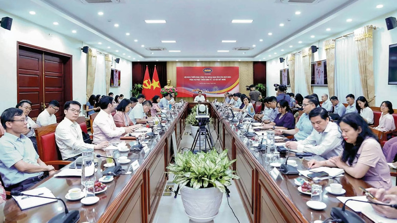 Vue générale de la Conférence sur le déploiement de la diplomatie culturelle de 2024 au service du développement socio-économique du Vietnam, tenue à Hanoi. Photo : baoquocte.vn