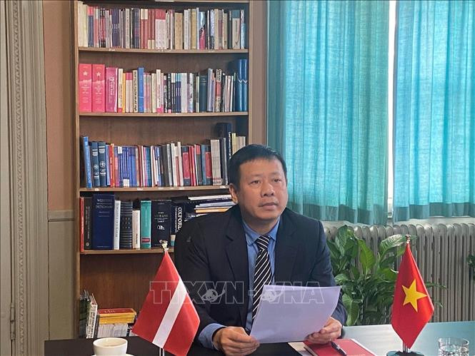 L'ambassadeur vietnamien en Suède et en Lettonie, Tran Van Tuan, prend la parole. Photo: VNA