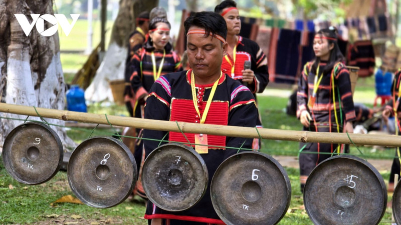 La culture traditionnelle des communautés ethniques minoritaires de la province de Gia Lai semble germer au cœur d’une ville moderne. Photo: VOV