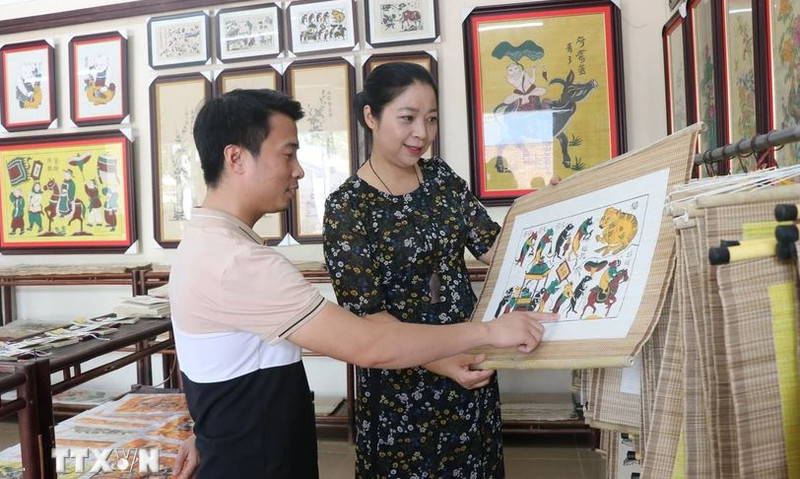La galerie aide les visiteurs à mieux comprendre les processus de dessin, de coloration et d'impression d’estampes populaires de Dông Hô. Photo: VNA