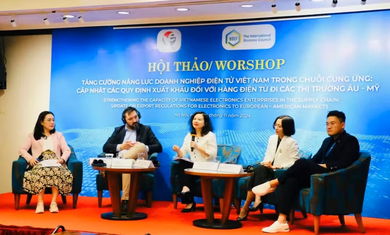 Lors du colloque. Photo: congthuong