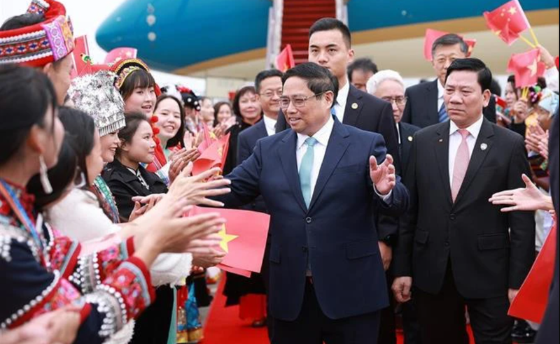 Le Premier ministre Pham Minh Chinh arrive à Kunming, entamant son voyage d'affaires en Chine. Photo : VNA.