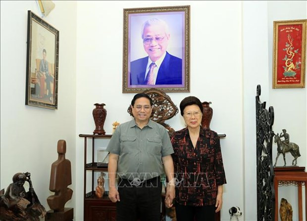 Le Premier ministre Pham Minh Chinh rend visite et adresse ses voeux du Têt à la famille du défunt Premier ministre Vo Van Kiet. Photo: VNA