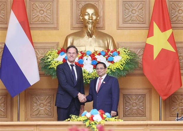 Le Premier ministre Pham Minh Chinh (à droite) et son homologue néerlandais Mark Rutte. Photo : VNA.