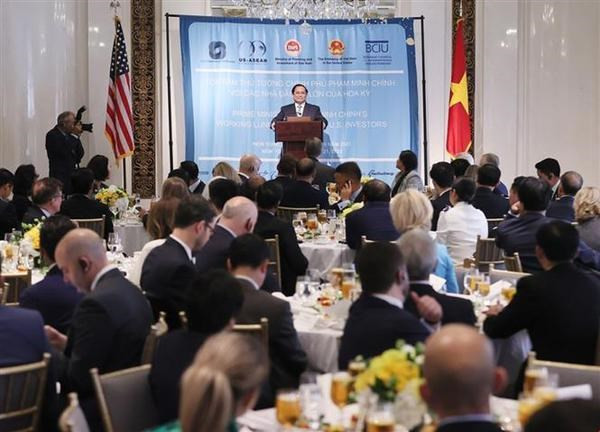 Le Premier ministre Pham Minh Chinh travaille avec la communauté des entreprises américaines. Photo : VNA