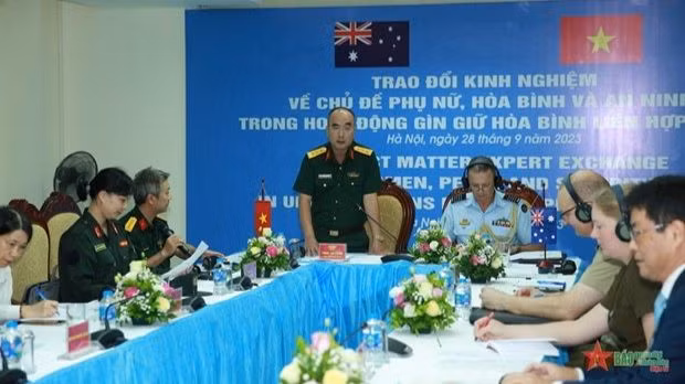 Lors de la séance d'échange. Photo : VNA