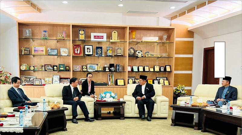 Lors de la séance de travail avec le ministre des Affaires religieuses du Brunei, Dato Badaruddin Othman. Photo: baoquocte