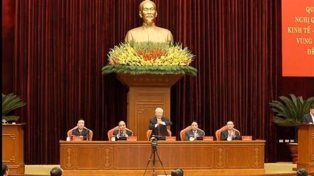 Le Secrétaire général du Comité central du Parti, Nguyen Phu Trong (au milieu), à la confférence. Photo : VNA.