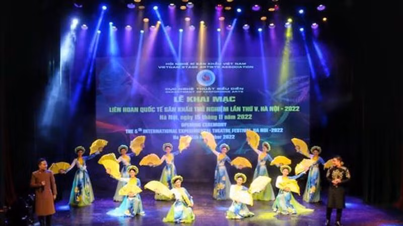 Cérémonie d'ouverture du 5e Festival international du théâtre expérimental Hanoi - 2022. Photo : VNA.