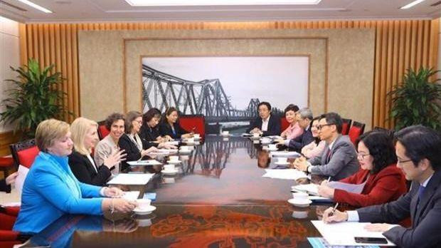 Le Vice-Premier ministre Vu Duc Dam reçoit la directrice exécutive du Fonds des Nations Unies pour l'enfance (UNICEF), Mme Catherine M.Russell, en visite de travail au Vietnam. Photo : VNA.