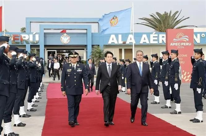 La cérémonie d'adieu du président Luong Cuong à l'aéroport Jorge Chávez de Lima. Photo : VNA.