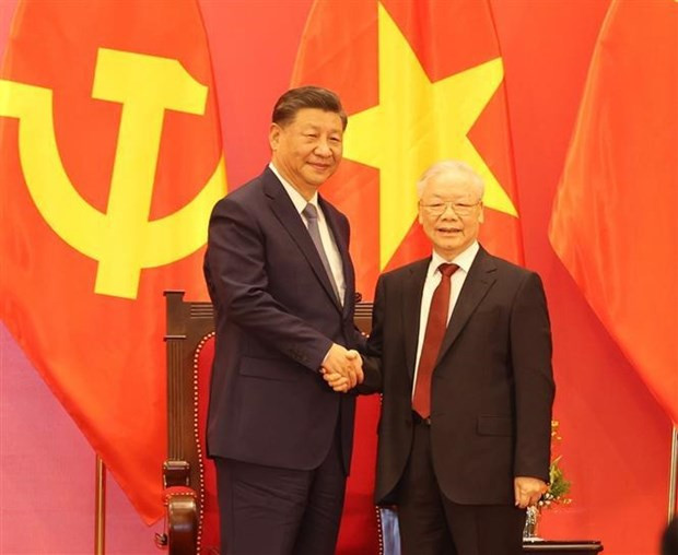 Le Secrétaire général du Parti communiste du Vietnam, Nguyên Phu Trong (à droite) et le Secrétaire général du Comité central du Parti communiste chinois (PCC) et Président de la République populaire de Chine, Xi Jinping. Photo : VNA.