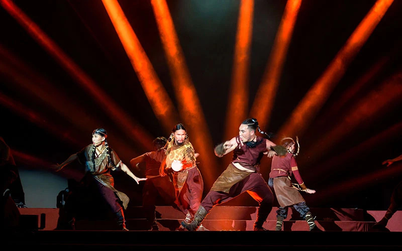 Une performance d'artistes internationaux lors du 1er Festival international des arts du spectacle à Phan Thiêt, province de Binh Thuân. Photo : Minh Khang Media/NDEL.