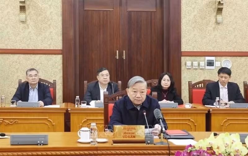 Le leader du Parti préside une réunion du Secrétariat pour évaluer l'organisation du Têt. Photo : VNA.