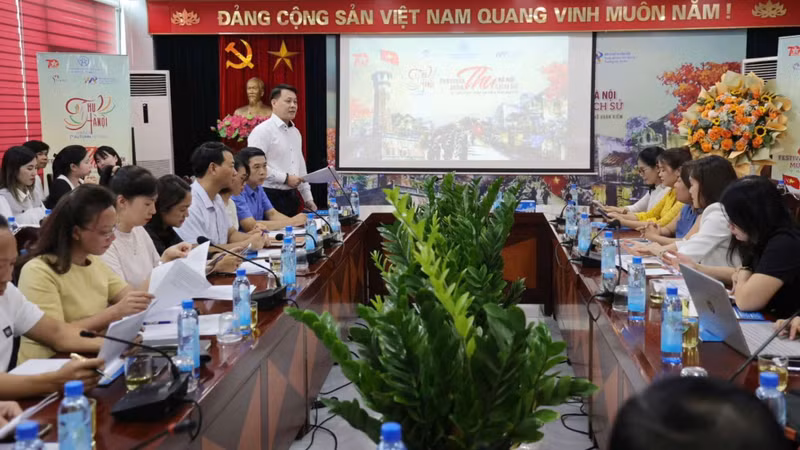 La vue générale de la conférence de presse présentant le programme du 2e Festival d'Automne de Hanoi 2024. Photo: hanoimoi.vn