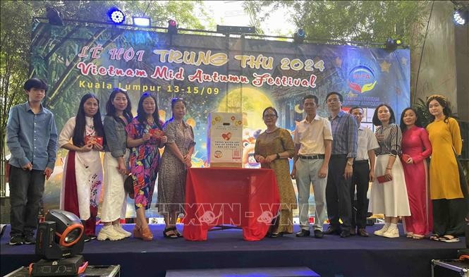 La Fête de la mi-automne des enfants vietnamiens en Malaisie. Photo : VNA.
