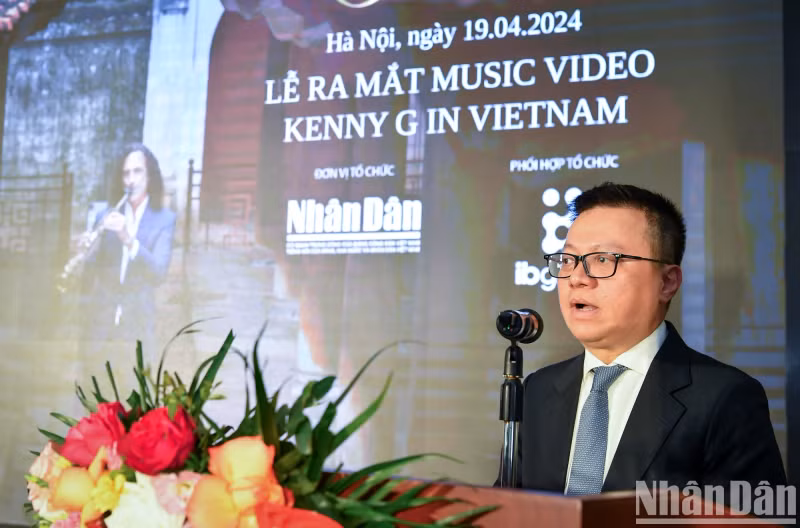 Lê Quôc Minh, rédacteur en chef du Journal Nhân Dân, prend la parole lors du lancement du MV « Going Home ». Photo : nhandan.vn