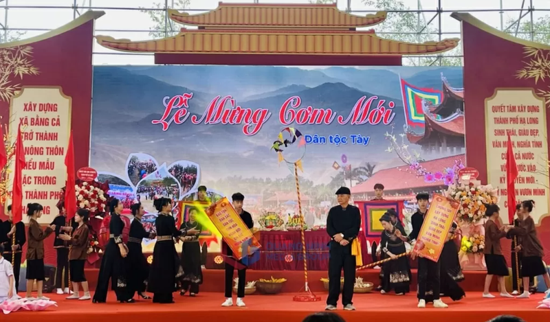 Les Tày de la commune de Dan Chu organisent avec enthousiasme la fête traditionnelle du nouveau riz pour prier pour des pluies favorables, des vents doux et des récoltes abondantes. Photo: Quang Ninh Media Group