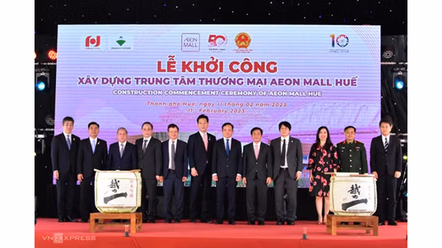 Les délégués lors de la cérémonie de mise en chantier. Photo : Vnexpress.