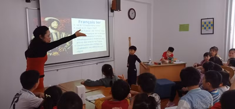Un atelier attire la participation enthousiaste du grand nombre d'enfants.