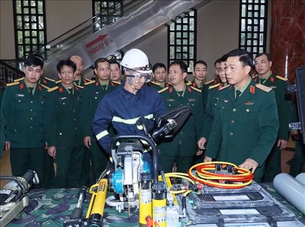 Des soldats vietnamiens avant leur départ pour la Turquie. Photo : VNA.