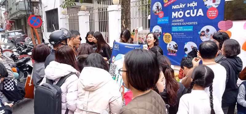 Enregistrement et cadeaux pour tous les participants.