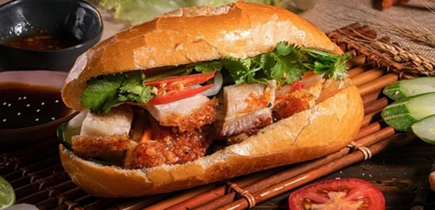 "Bánh mì heo quay" (Bánh mì avec poitrine de porc rôtie). Photo : Internet/CPV.