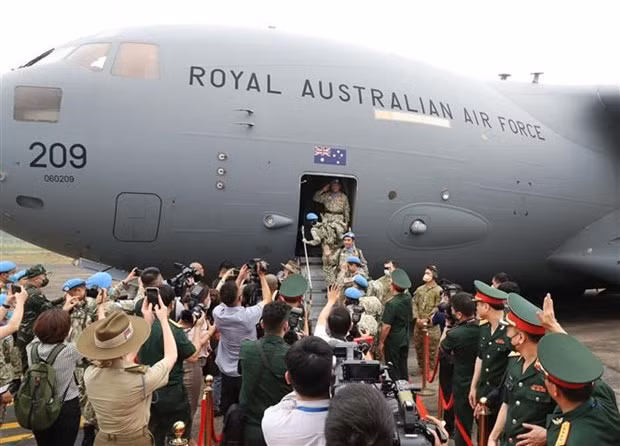 Des officiers de l’unité du génie n°1 et de l’hôpital de campagne de niveau 2 n°4 partent en mission de maintien de la paix à Abyei et au Soudan du Sud. Photo : VNA.