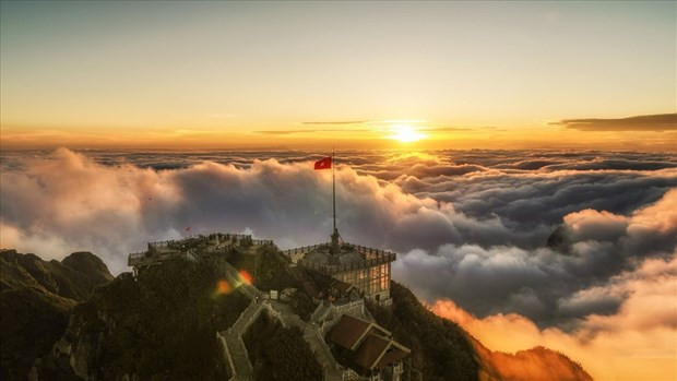 Culminant à 3 143m, le mont de Fansipan, appartenant à la chaîne de montagnes de Hoàng Liên Son, est surnommée «le toit de l’Indochine» . Photo : laodong.vn