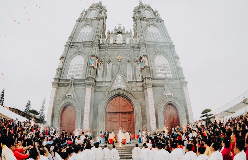 L’église de Trà Cô est ouverte au public . Photo: NDEL