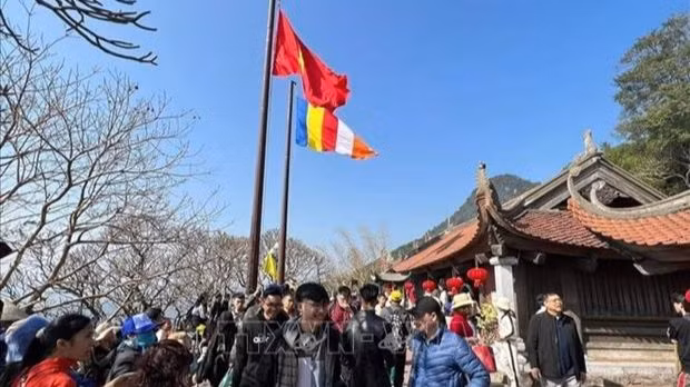 Des pèlerins à Yen Tu, à Quang Ninh. Photo : VNA