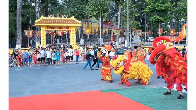 La cérémonie en l'honneur de Thoai Ngoc Hâu a attiré un grand nombre d'habitants locaux et de visiteurs. Photo : mia.vn