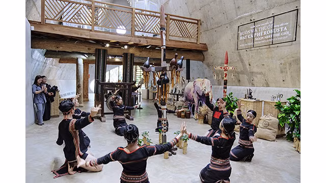 L'exposition "Buôn Ma Thuôt , terre des meilleurs grains de café Robusta au monde propose des expériences intéressantes sur le café et la culture unique du café qui font une impression particulière pour les visiteurs. Photo: baoquocte.vn
