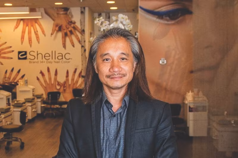 Le roi de la manucure, Charlie Tôn Quy. Photo : CTV/CVN. Le roi de la manucure, Charlie Tôn Quy. Photo : CTV/CVN.