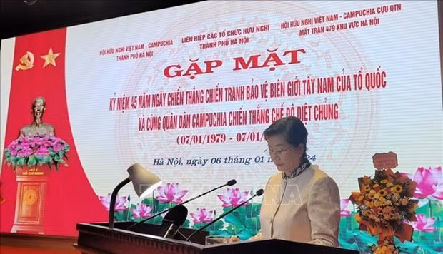 Chea Kimtha, ambassadrice du Cambodge au Vietnam, s'exprime lors de l'événement. Photo : VNA.