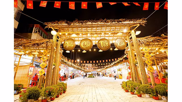  La fête du Têt et le marché traditionnel dans l’espace de la vieille ville de Hoa Lu. Photo : La vieille ville de Hoa Lu.