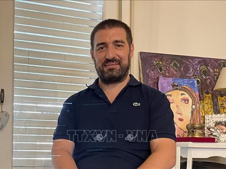 Gastón Fiorda, spécialiste en affaires de l'Asie du Sud-Est à la Radio nationale argentine (RNA). Photo : VNA.