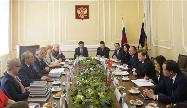 La séance de travail entre Le Minh Tri, président du Parquet populaire suprême du Vietnam et le procureur général de la Fédération de Russie, Igor Krasnov. Photo : VNA