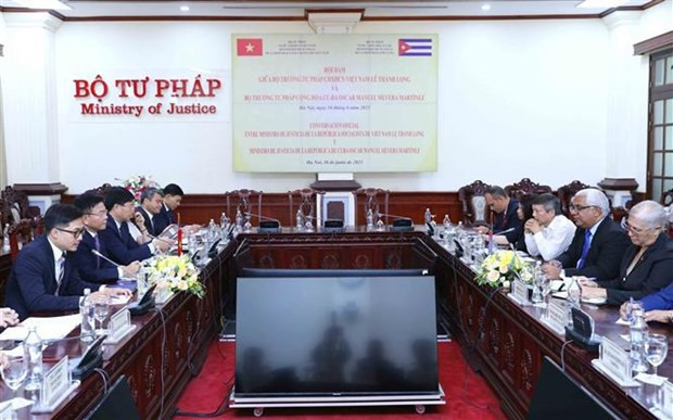 Le Vietnam et Cuba partagent leur expérience dans l'application du droit. Photo : VNA.